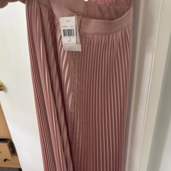 L'IDÉE Renaissance Pleated Open Back Halter Gown - Picture 10 of 11